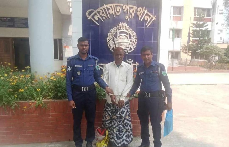 নওগাঁর নিয়ামতপুরে ডেভিল হান্ট অভিযানে আওয়ামীলীগের রেজাউল গ্রেপ্তার