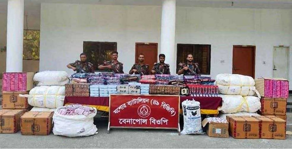 বেনাপোলের বিভিন্ন সীমান্তে অভিযান চালিয়ে দেড় কোটি টাকার বিভিন্ন প্রকার ভারতীয়মালামাল জব্দ